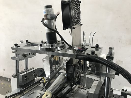 Machine de fabrication automatique à vitesse moyenne de tasses en papier jetables de taille externe 2130 mm*1350 mm*1900 mm et tension 220 V/380 V