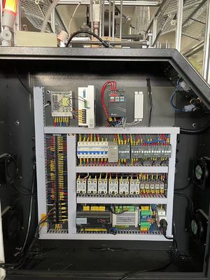 Machine de formage de tasses de papier à consommation avec une source de gaz de 0,5-0,8 MPa et une spécification de papier 150-350 GSM