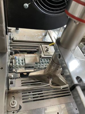 Machine à mousser des tasses à papier à grande vitesse 120-150 pièces/min pour les petites entreprises Taille extérieure 2340mm*1435mm*1800mm Voltage 380V 50HZ