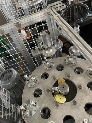 Type de traitement du pliage du papier Machine de formage de tasses de papier à grande vitesse entièrement automatique avec une barre de cuivre en forme de tasse