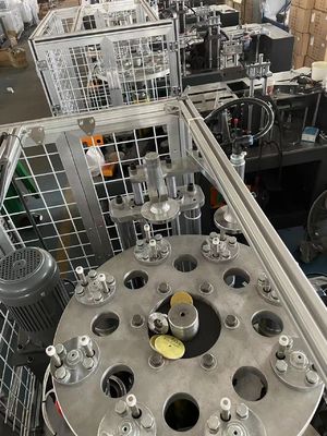 Type de traitement du pliage du papier Machine de formage de tasses de papier à grande vitesse entièrement automatique avec une barre de cuivre en forme de tasse