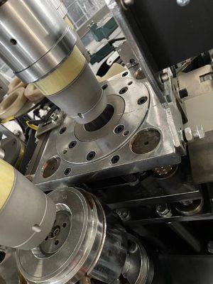 Machine de fabrication de tasses de papier entièrement automatique de petite taille 90-100 pièces/min avec fonction de découpe de papier industriel en cuivre