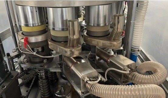 65-70pcs/min Machine de fabrication de bols de crème glacée en papier pour bols de papier jetables Taille extérieure 2450*1350*2100mm