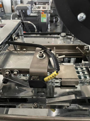 Machine de fabrication de tasses en papier entièrement automatique à haute vitesse 90-100 pièces / min avec une capacité de 2-16 oz et une barre de cuivre en forme de tasse