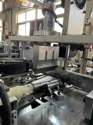 Machine à tasses en papier entièrement automatique pour les magasins alimentaires 120-150 pièces/min Capacité de production